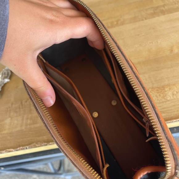 AUTHENTIC DOONEY & BOURKE BAG - great condition, very durable! - Picture 5 of 6